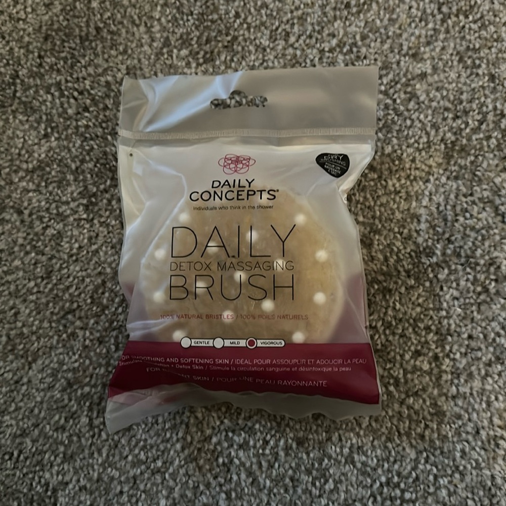 Daily concepts // detox massaging daily brush vigorous